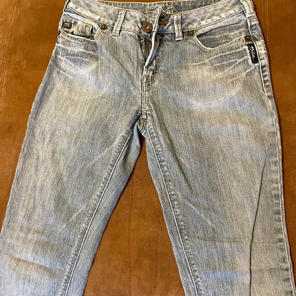 Silver Jeans. Style: Mitsu. Size 28W x 32L. - Picture 3 of 5